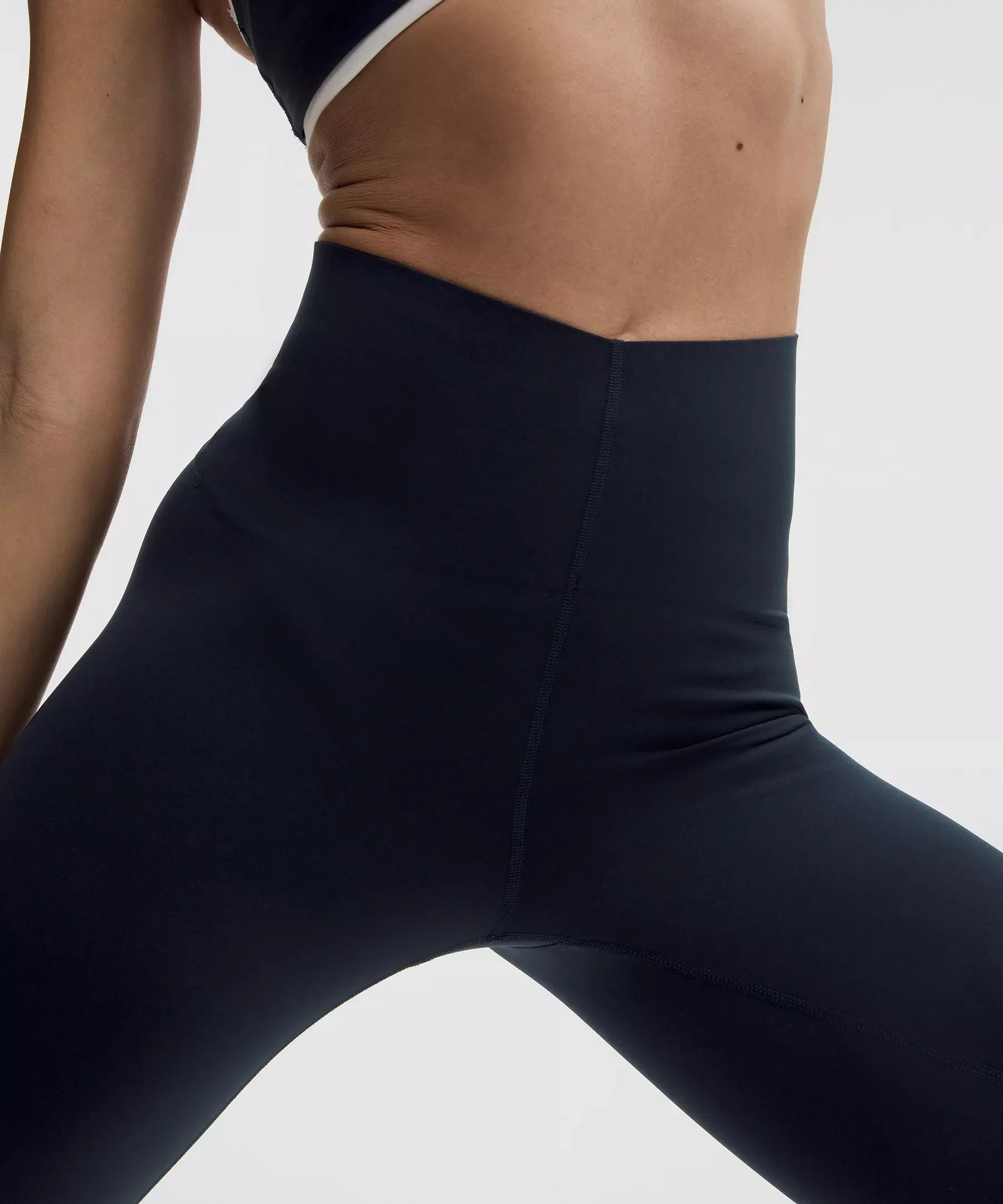 Glow Up Super-High-Rise Tight 28"