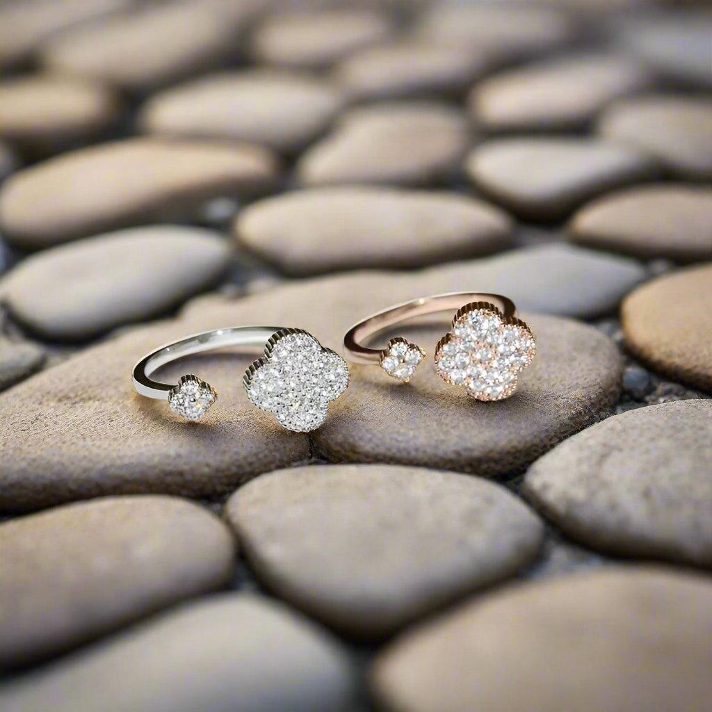 Van Cleef & Arpels Floral Clover Between The Finger Ring