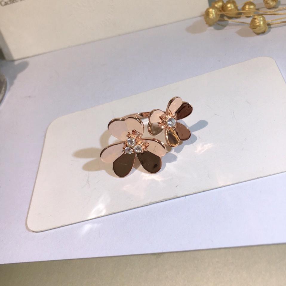 Van Cleef & Arpels Frivole Between The Finger Ring