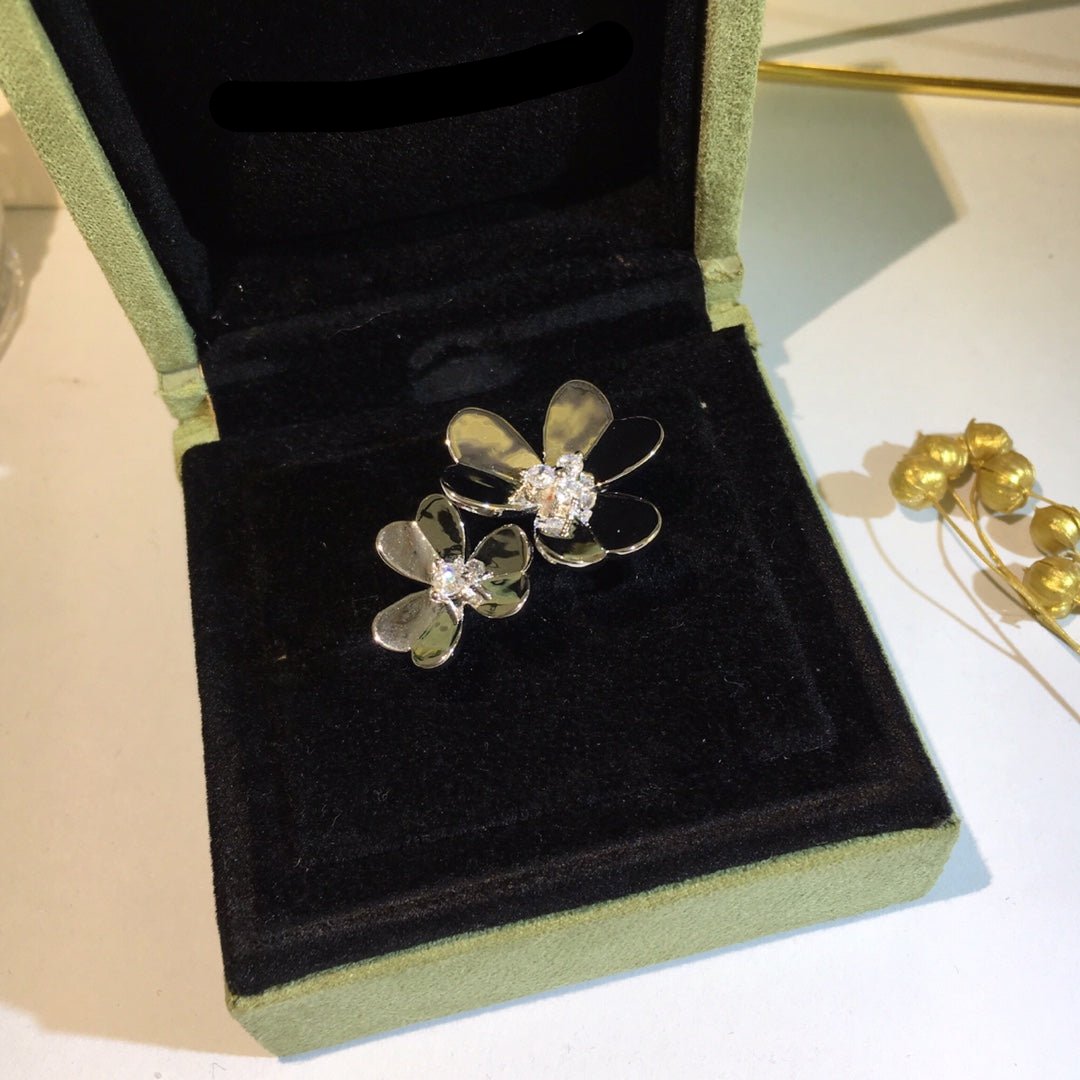 Van Cleef & Arpels Frivole Between The Finger Ring